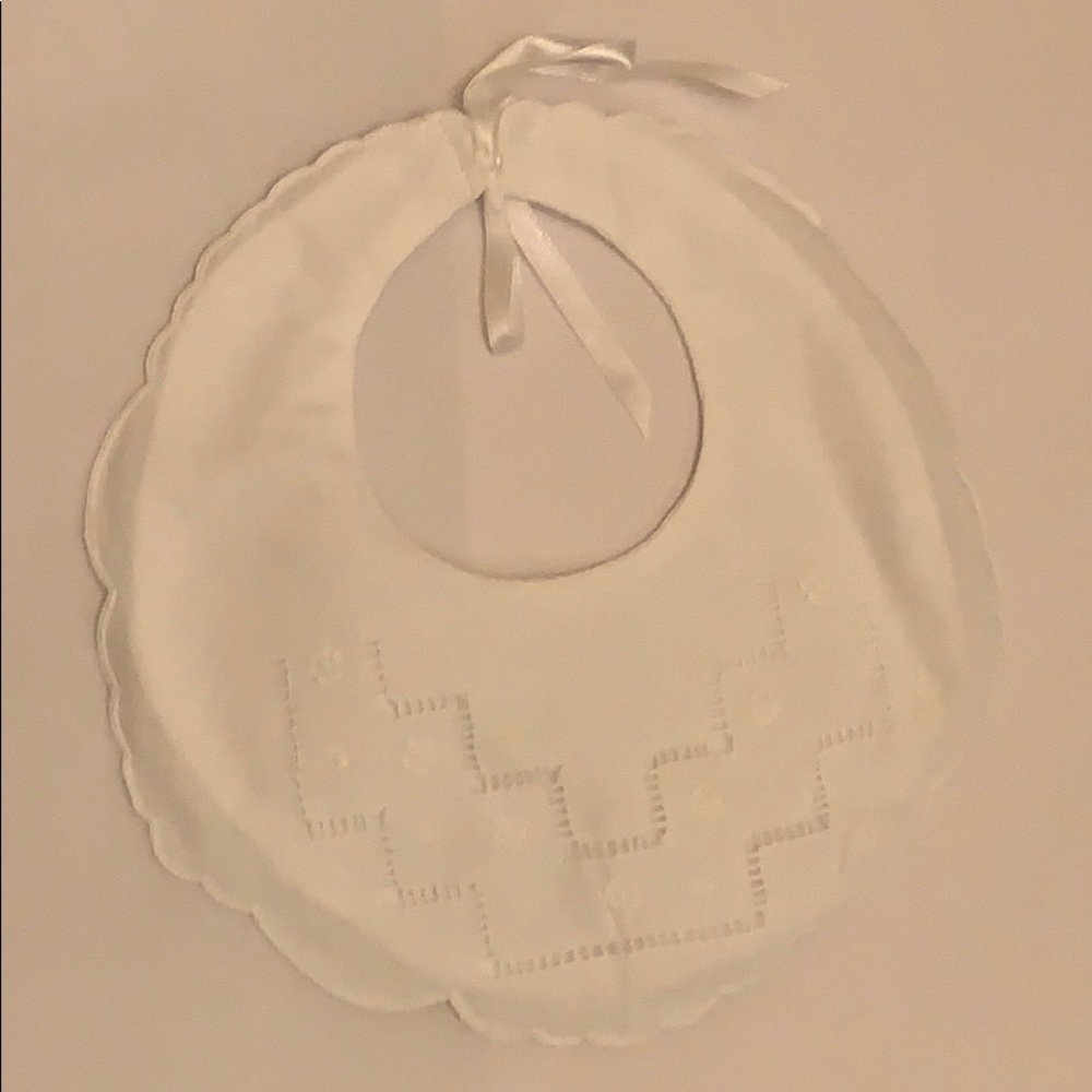 New baby step pyramid with flowers embroidered bib